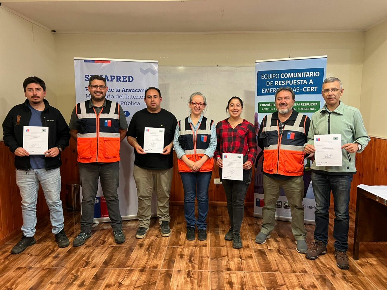 EQUIPO DE LA DIRECCIÓN DE GESTIÓN DE RIESGO DE DESASTRE SE CERTIFICA PARA SER INSTRUCTORES CERT (Comunity Emergency Response Team)