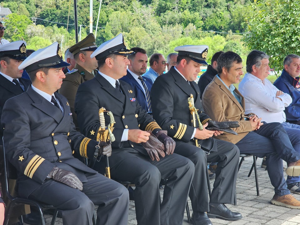 ALCALDE DE PUCÓN PARTICIPA EN TRASPASO DE MANDO EN CAPITANÍA DE PUERTO LAGO