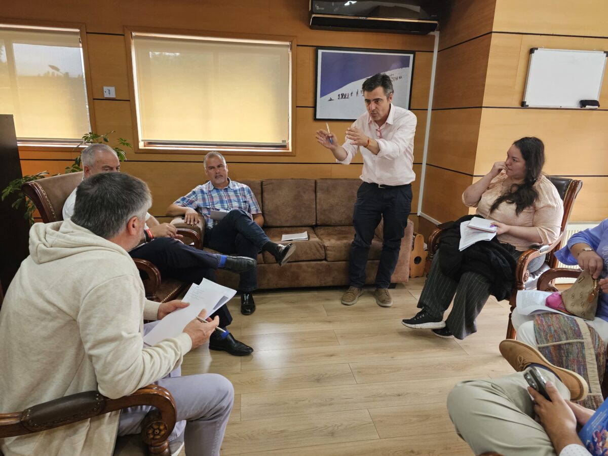ALCALDE DE PUCÓN SEBASTIÁN ÁLVAREZ SE REÚNE CON LOCATARIOS Y VECINOS ...