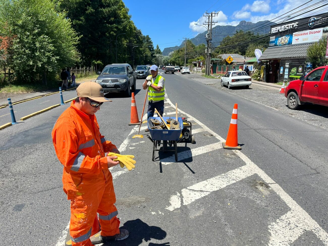 DIRECCIÓN DE TRÁNSITO DEL MUNICIPIO DE PUCÓN INTENSIFICA TRABAJOS EN EL CRUCE TRES ESQUINAS DEL SECTOR URBANO DE LA COMUNA