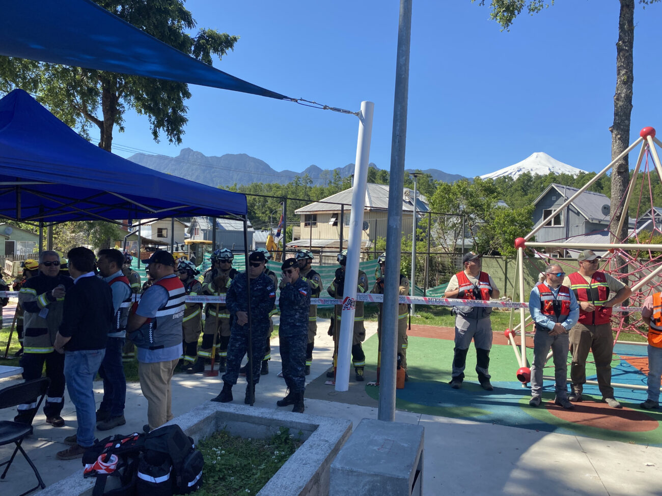 Labor de “cortafuegos” coincidió con encuentro de equipos de emergencia en Pucón