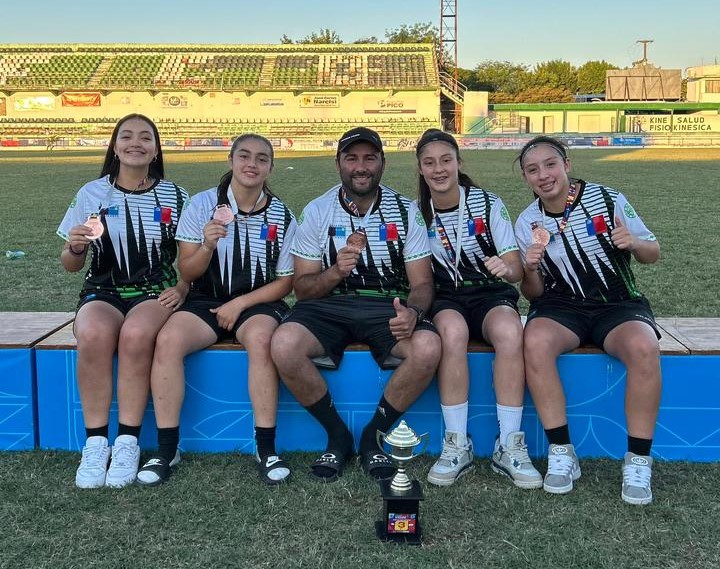 Puconinas ganaron medalla de bronce con el fútbol femenino en los Juegos Binacionales de La Araucanía