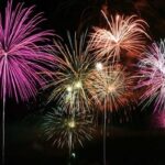 Con árbol navideño y fuegos artificiales Pucón festeja la bienvenida al 2026