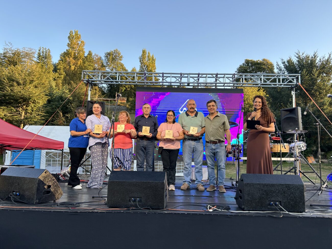 Feria del Campo Vivo de Pucón coronó masivas fiestas en Candelaria y Quelhue