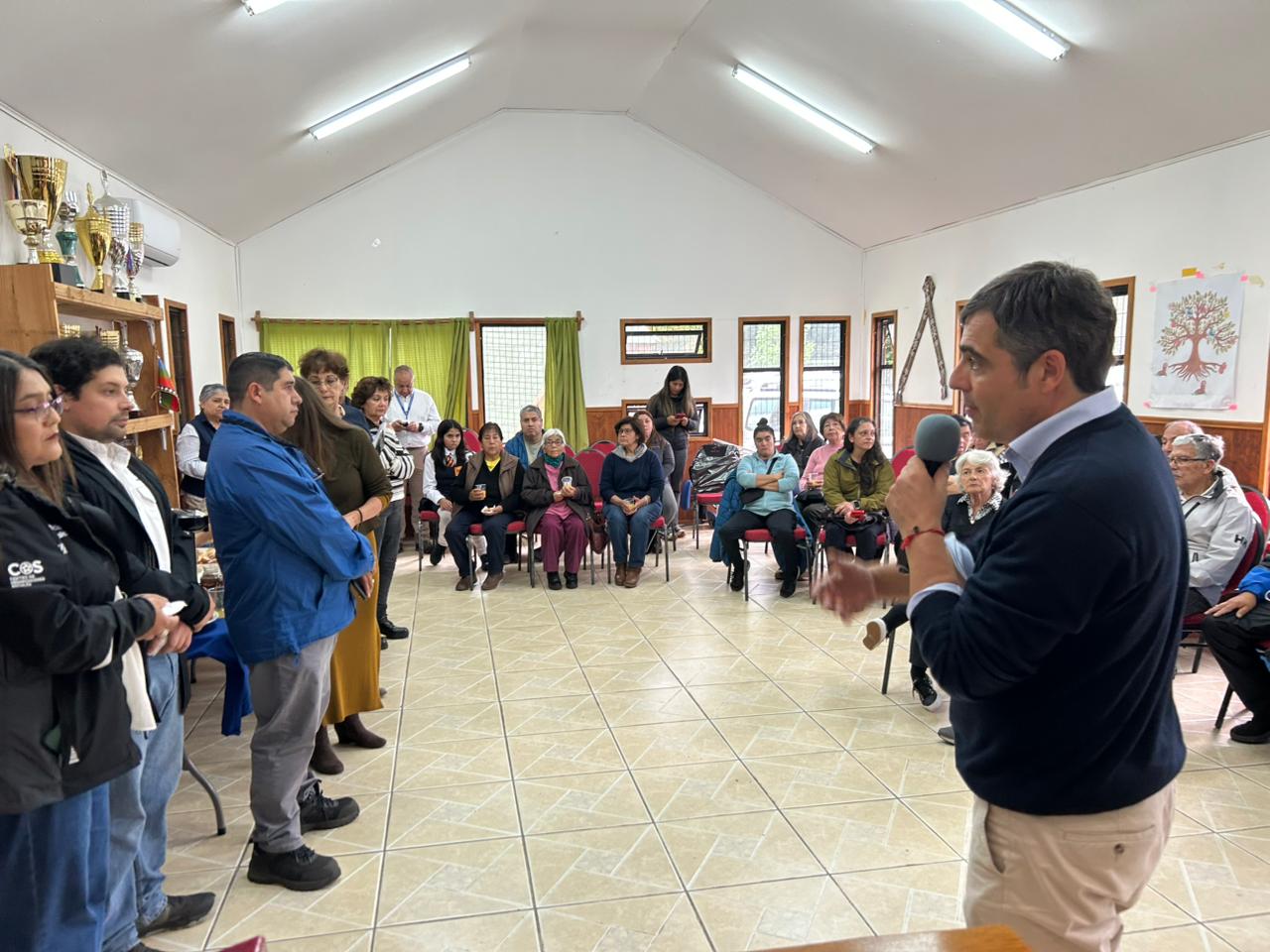 Adultos mayores de Carileufu recibirán apoyo profesional y deportivo