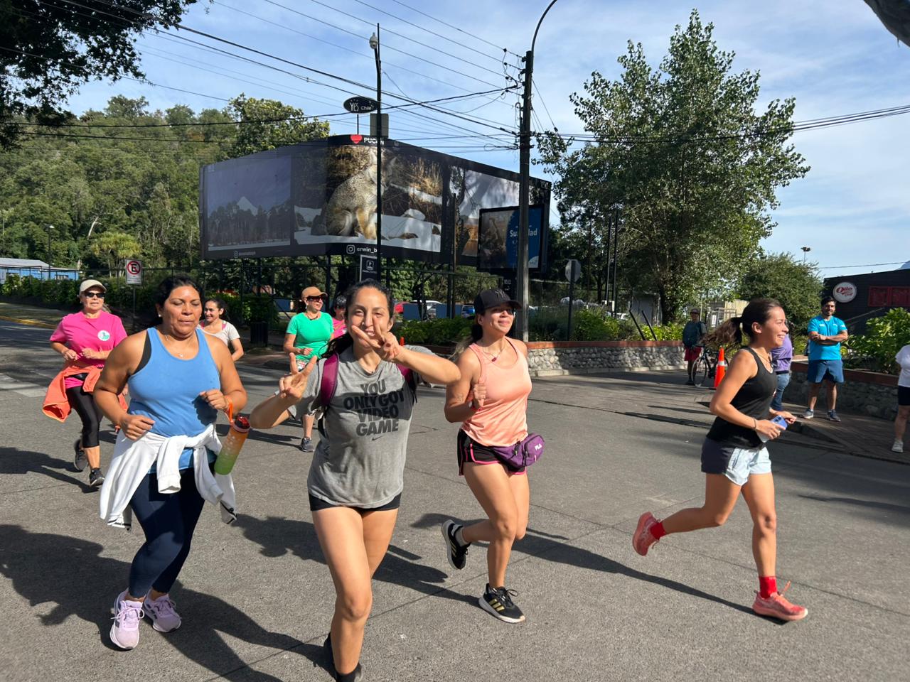 Casi un centenar de mujeres se pusieron en movimiento en su Mes de Conmemoración