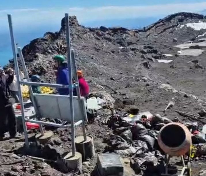 Volcán Villarrica cuenta con nueva tecnología para su monitoreo en el cráter