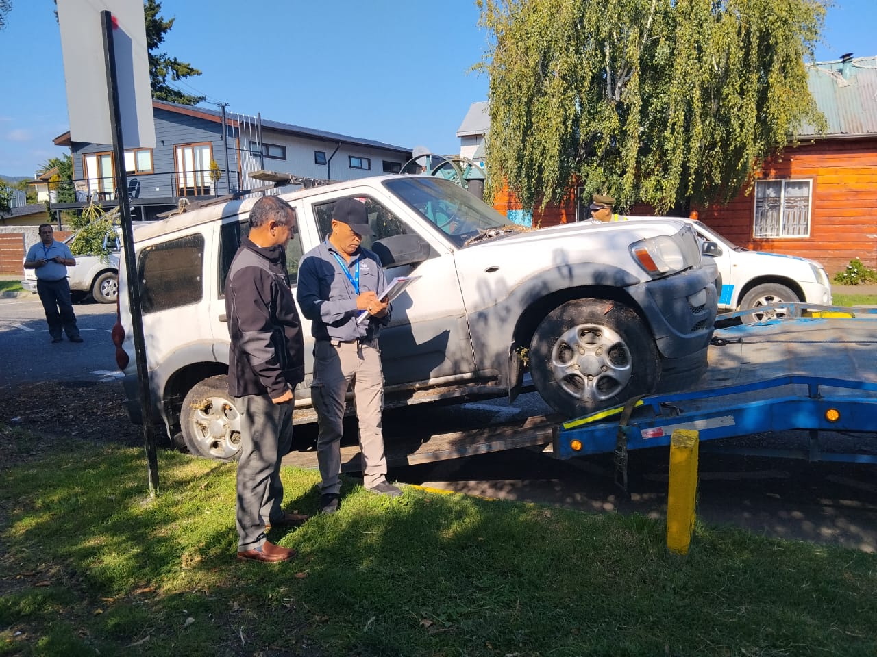 Exitosa gestión entre la Municipalidad y vecinos provoca el retiro de vehículos abandonados