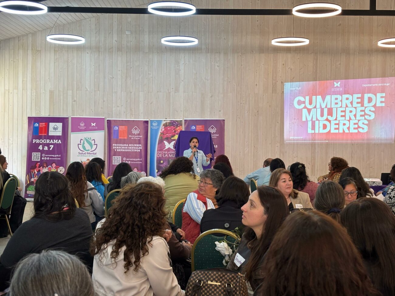 Mujeres líderes de Pucón compartieron experiencias al término de “su” mes