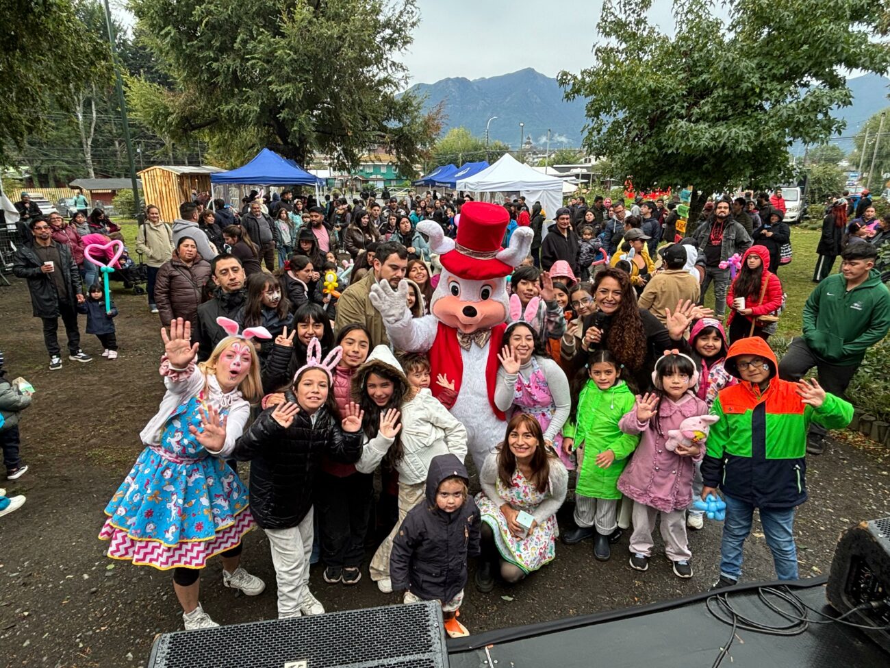 Plaza Brasil fue un colorido “hogar” del Conejo de Pascua, llenándose de actividad
