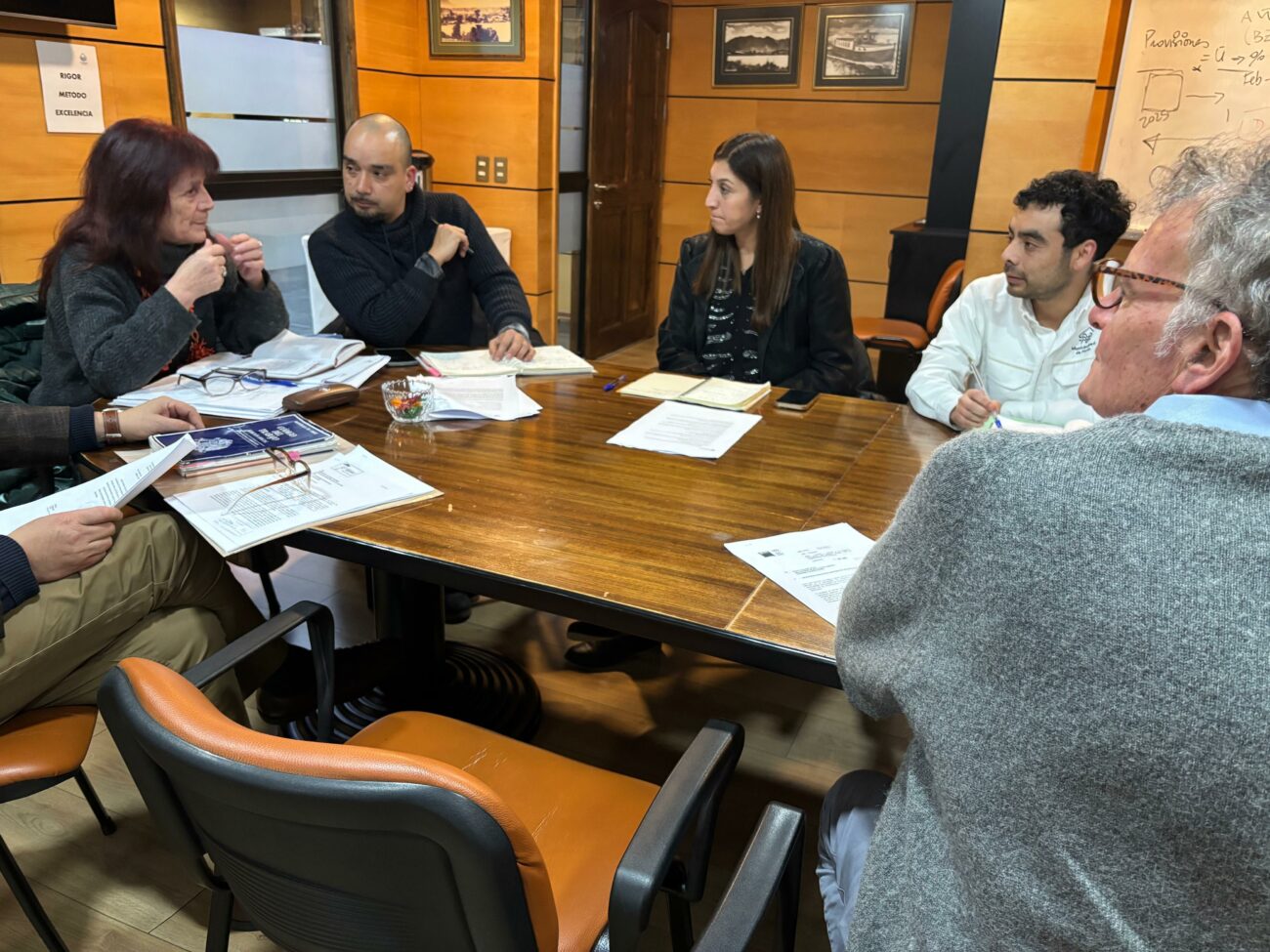 Administración municipal aborda contingencia estudiantil con Colegio de Profesores