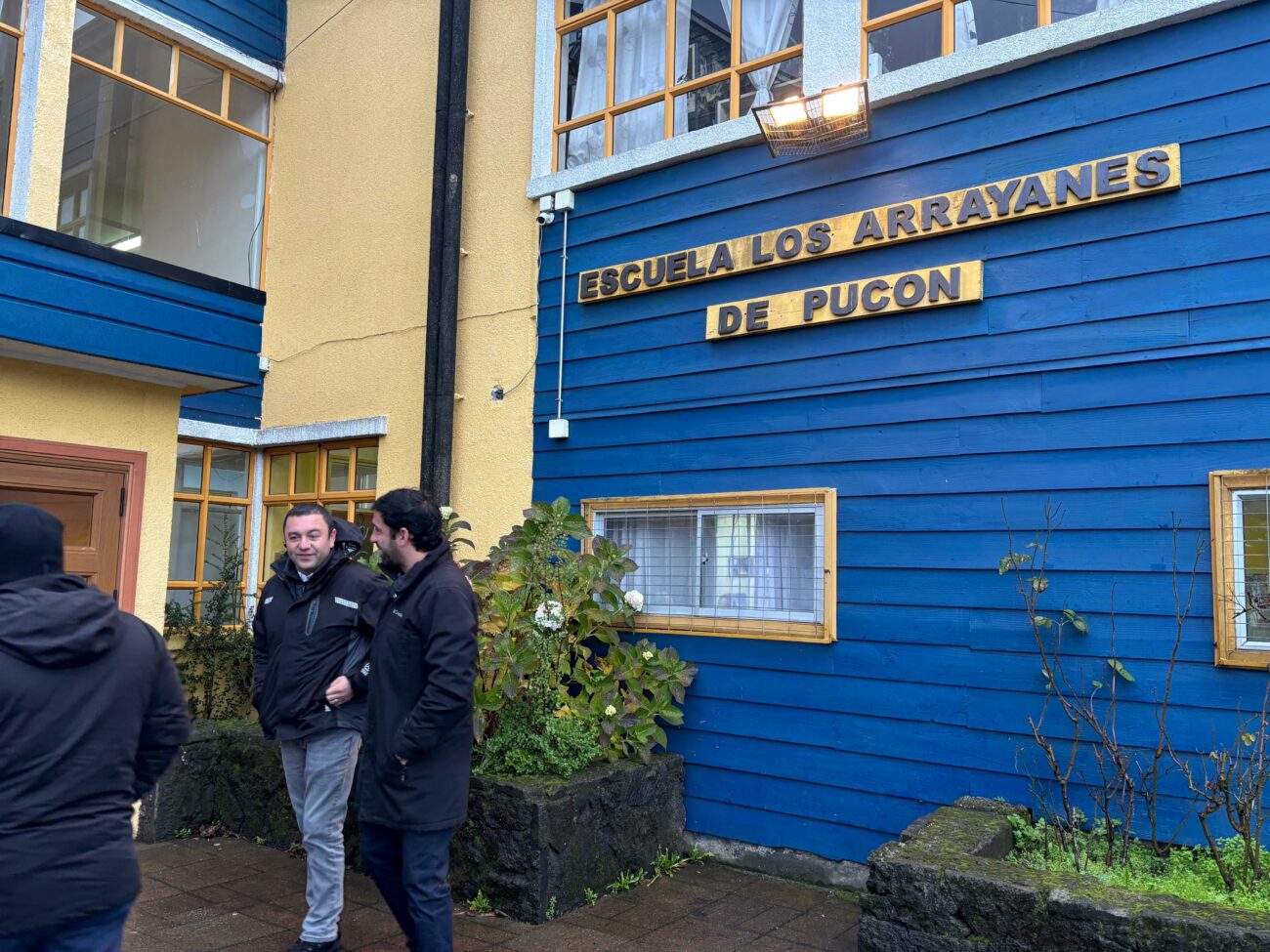 Autoridades municipales coordinan mejoras en la Escuela Los Arrayanes