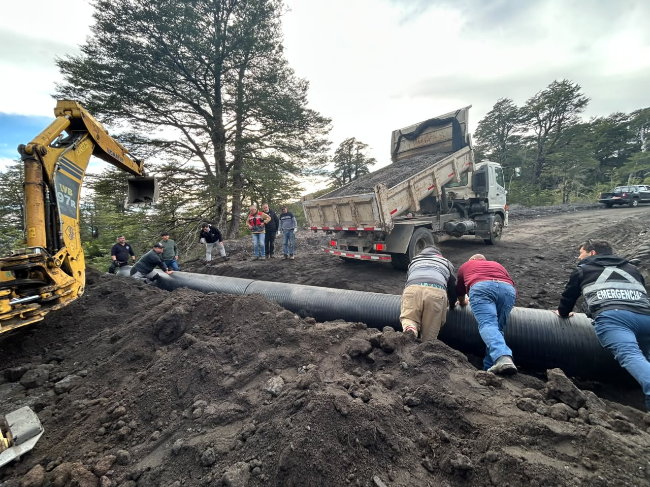 Se interviene con éxito la Cuesta del Zorro en el acceso por Pucón al Volcán Villarrica