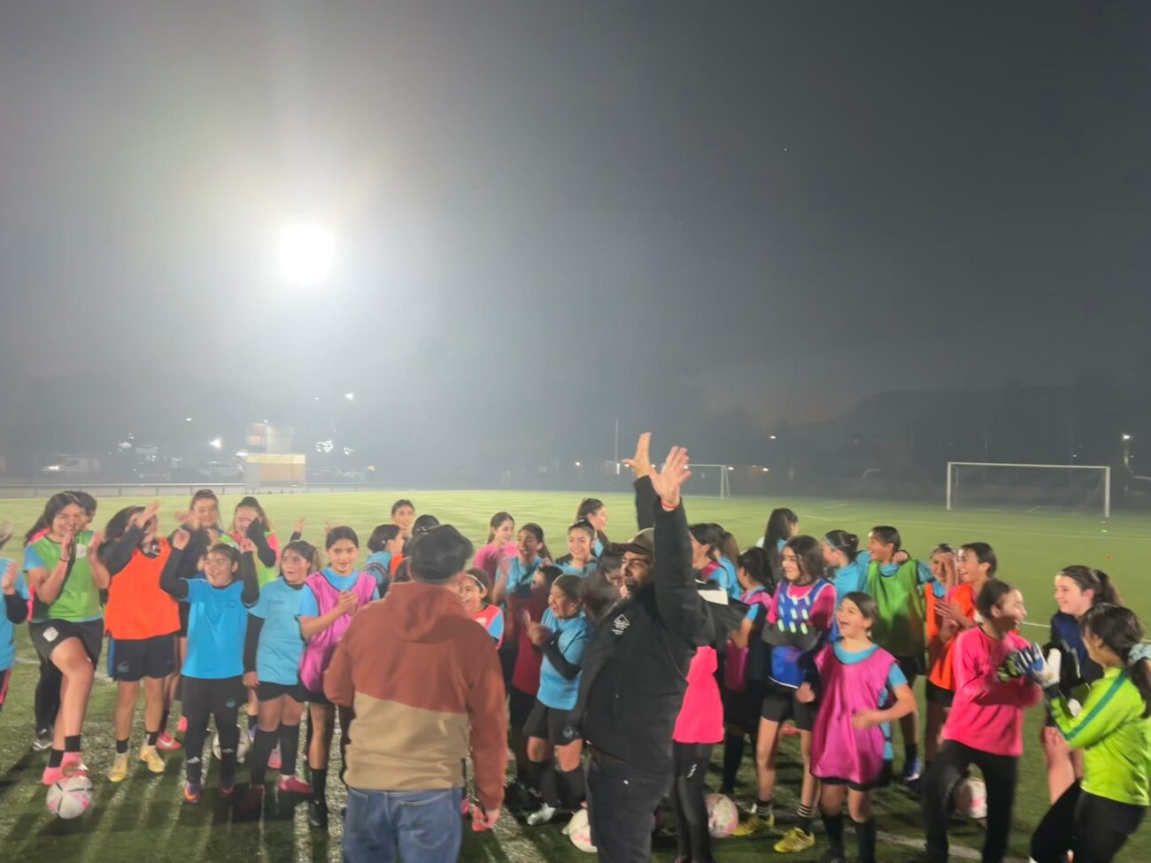 ¡Estadio Municipal de Pucón al fin se iluminó en horario nocturno!