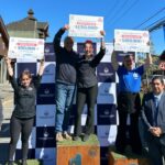 Los garzones de Pucón se tomaron las calles de la ciudad con carrera dieciochera