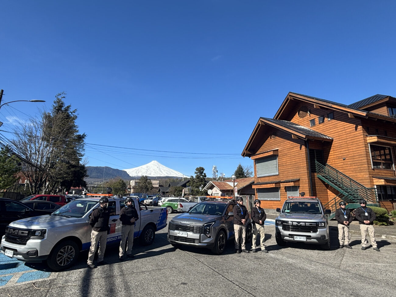 Pucón fortalece patrullajes mixtos con tres nuevos vehículos para Seguridad Pública
