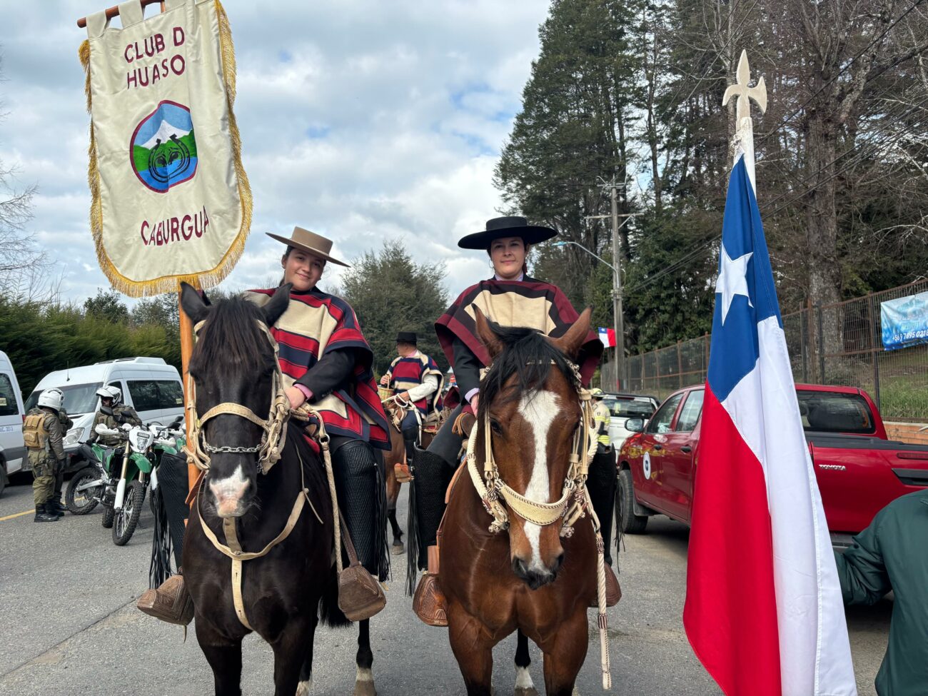 Tres desfiles brillaron en el Pucón rural, por lo que vecinos valoraron festejar el “18” en casa